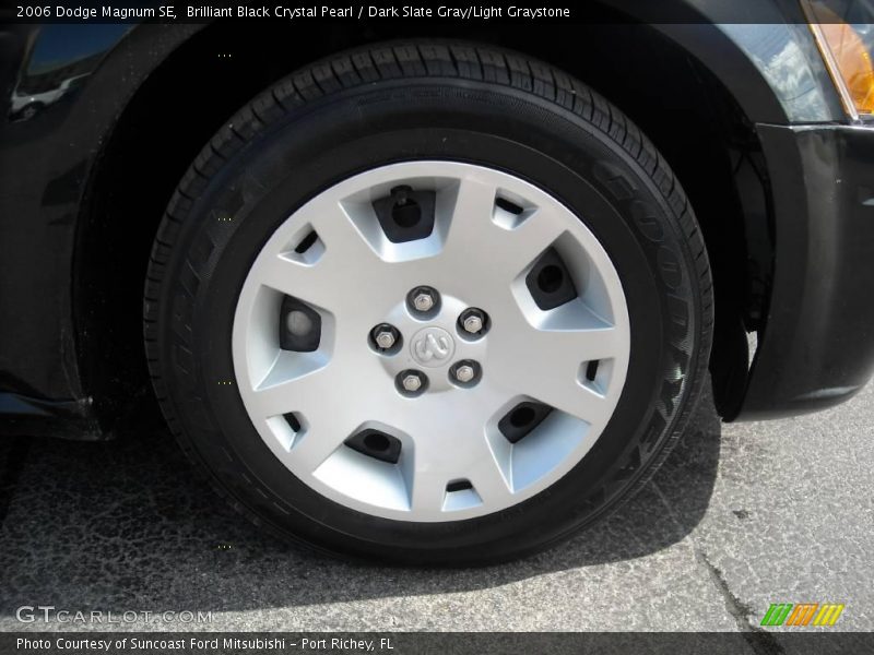 Brilliant Black Crystal Pearl / Dark Slate Gray/Light Graystone 2006 Dodge Magnum SE