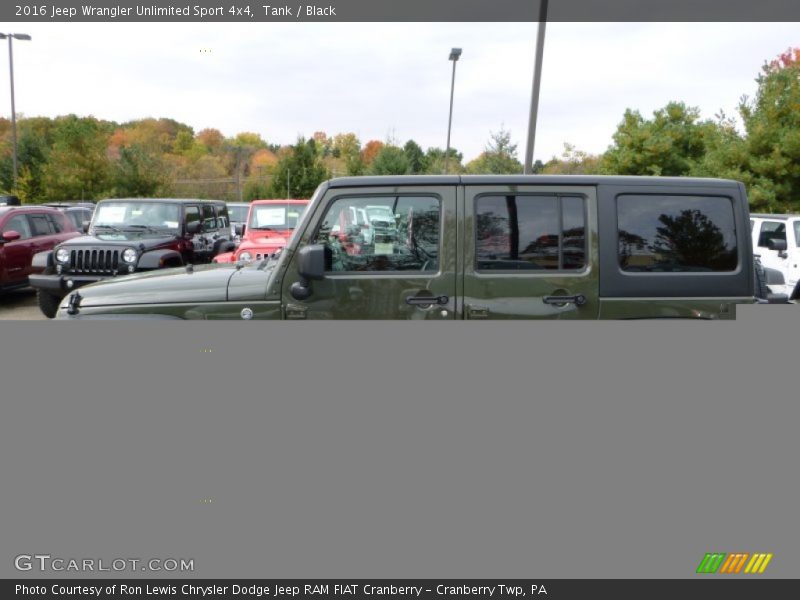 Tank / Black 2016 Jeep Wrangler Unlimited Sport 4x4