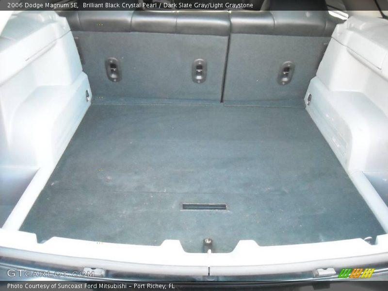 Brilliant Black Crystal Pearl / Dark Slate Gray/Light Graystone 2006 Dodge Magnum SE
