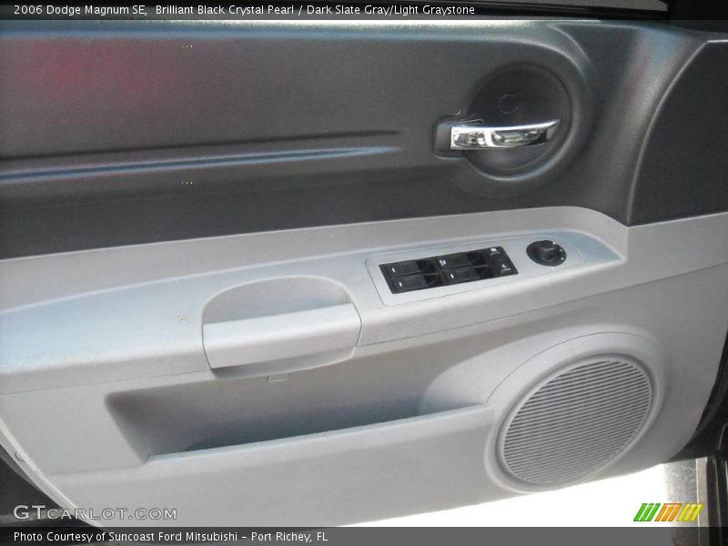 Brilliant Black Crystal Pearl / Dark Slate Gray/Light Graystone 2006 Dodge Magnum SE