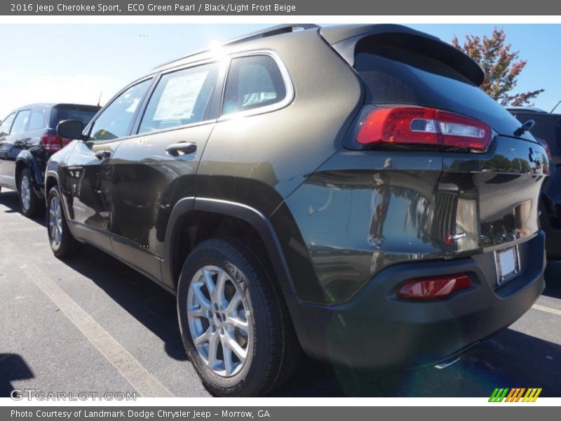 ECO Green Pearl / Black/Light Frost Beige 2016 Jeep Cherokee Sport