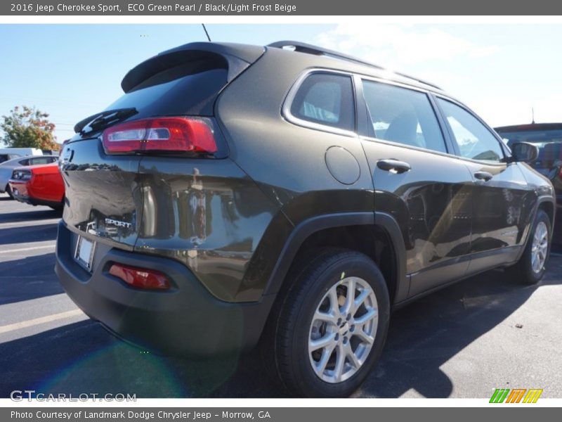 ECO Green Pearl / Black/Light Frost Beige 2016 Jeep Cherokee Sport