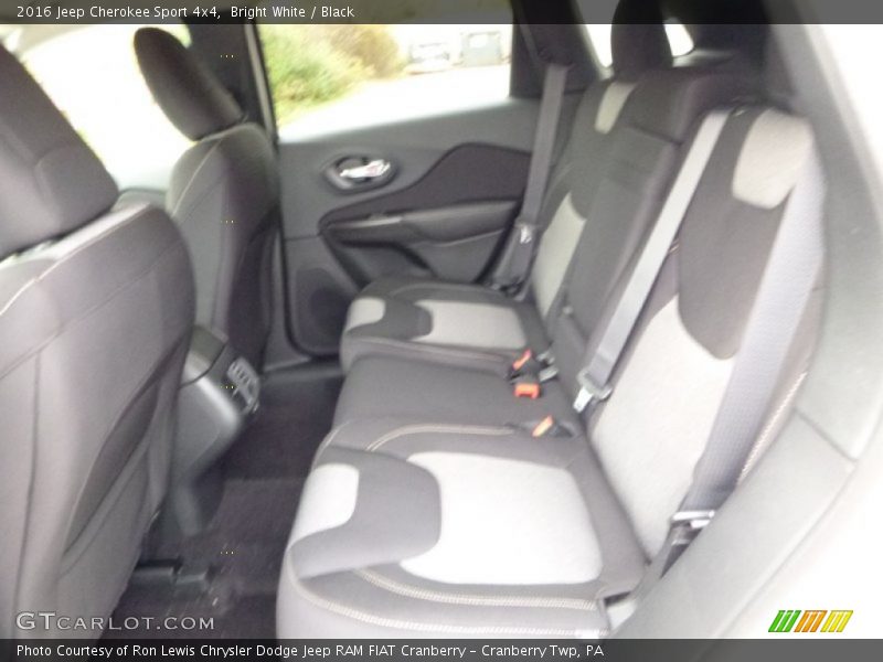 Bright White / Black 2016 Jeep Cherokee Sport 4x4