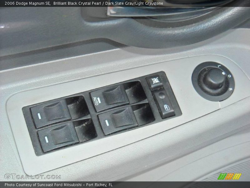 Brilliant Black Crystal Pearl / Dark Slate Gray/Light Graystone 2006 Dodge Magnum SE