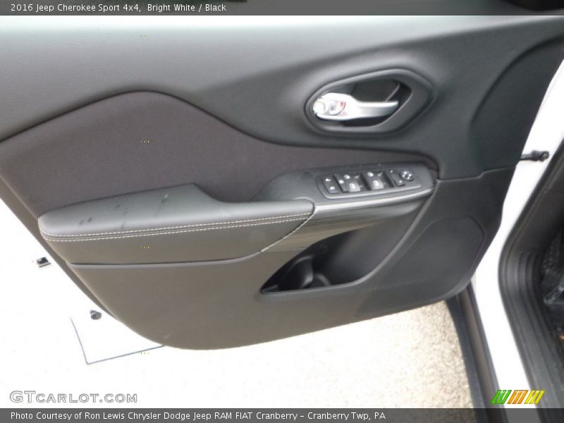 Bright White / Black 2016 Jeep Cherokee Sport 4x4
