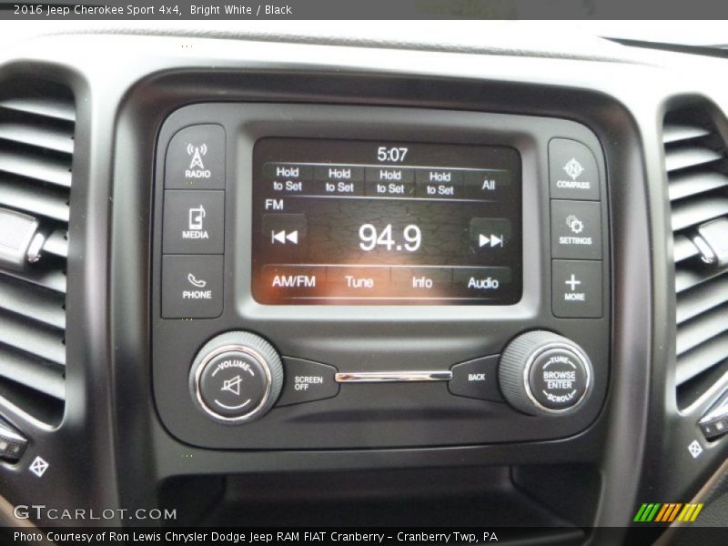 Bright White / Black 2016 Jeep Cherokee Sport 4x4