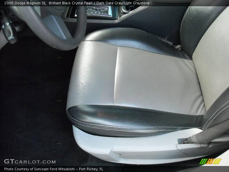 Brilliant Black Crystal Pearl / Dark Slate Gray/Light Graystone 2006 Dodge Magnum SE