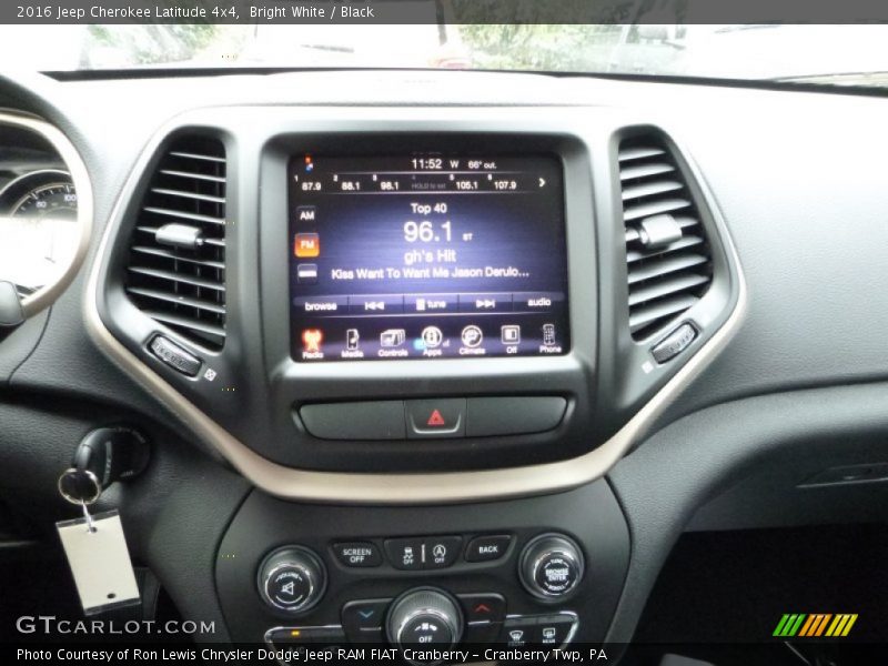 Bright White / Black 2016 Jeep Cherokee Latitude 4x4