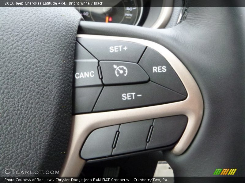 Bright White / Black 2016 Jeep Cherokee Latitude 4x4