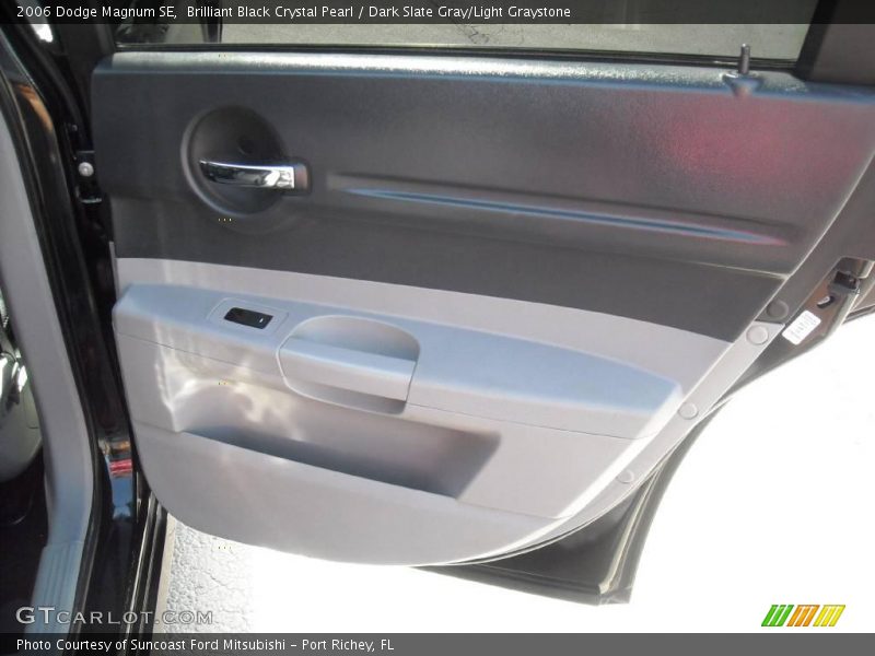 Brilliant Black Crystal Pearl / Dark Slate Gray/Light Graystone 2006 Dodge Magnum SE