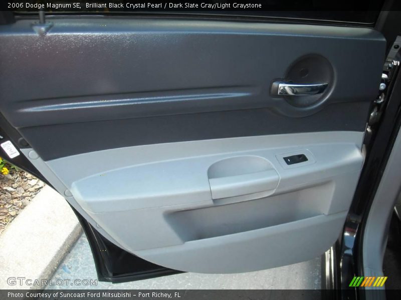 Brilliant Black Crystal Pearl / Dark Slate Gray/Light Graystone 2006 Dodge Magnum SE