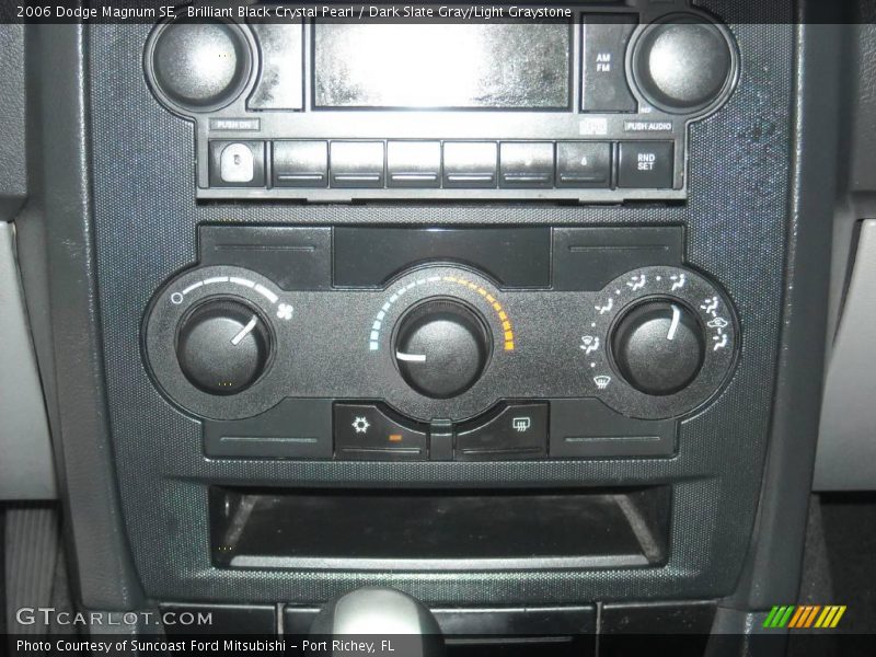Brilliant Black Crystal Pearl / Dark Slate Gray/Light Graystone 2006 Dodge Magnum SE