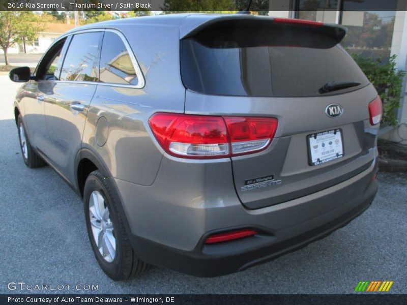 Titanium Silver / Satin Black 2016 Kia Sorento L