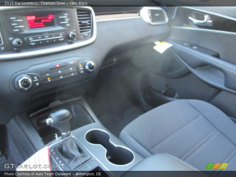 Titanium Silver / Satin Black 2016 Kia Sorento L