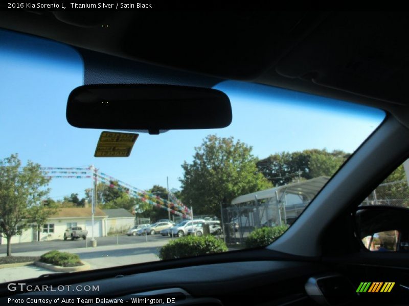 Titanium Silver / Satin Black 2016 Kia Sorento L
