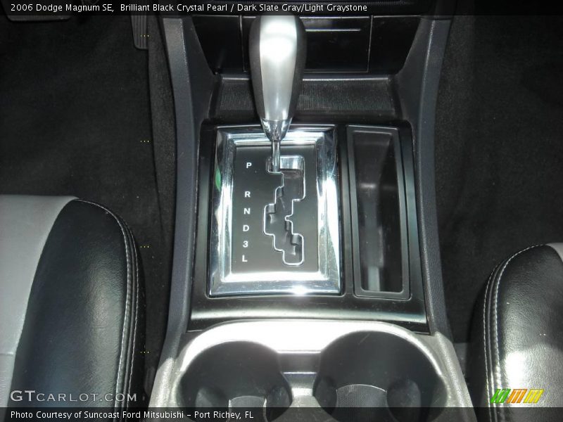 Brilliant Black Crystal Pearl / Dark Slate Gray/Light Graystone 2006 Dodge Magnum SE