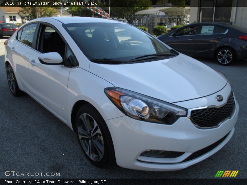 Snow White Pearl / Black 2016 Kia Forte EX Sedan