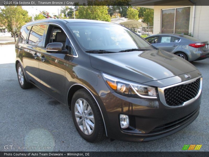 Front 3/4 View of 2016 Sedona EX