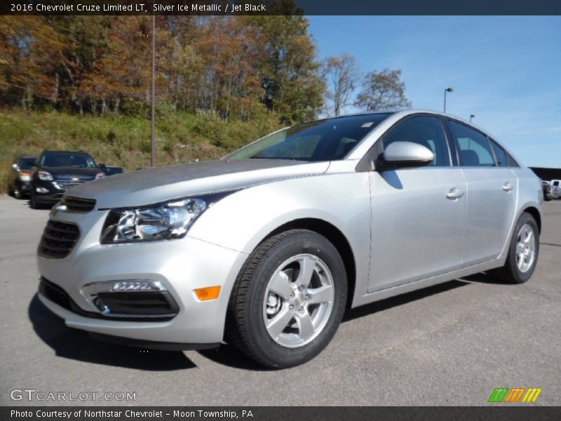 Front 3/4 View of 2016 Cruze Limited LT