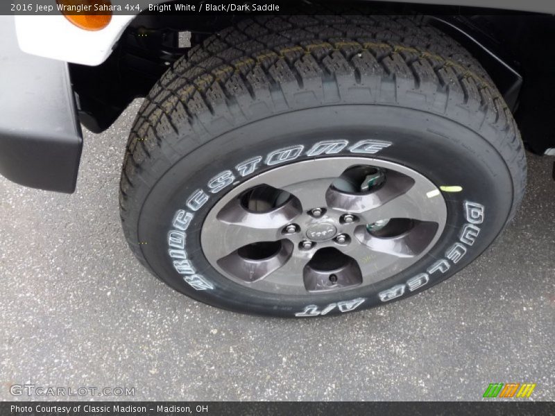 Bright White / Black/Dark Saddle 2016 Jeep Wrangler Sahara 4x4