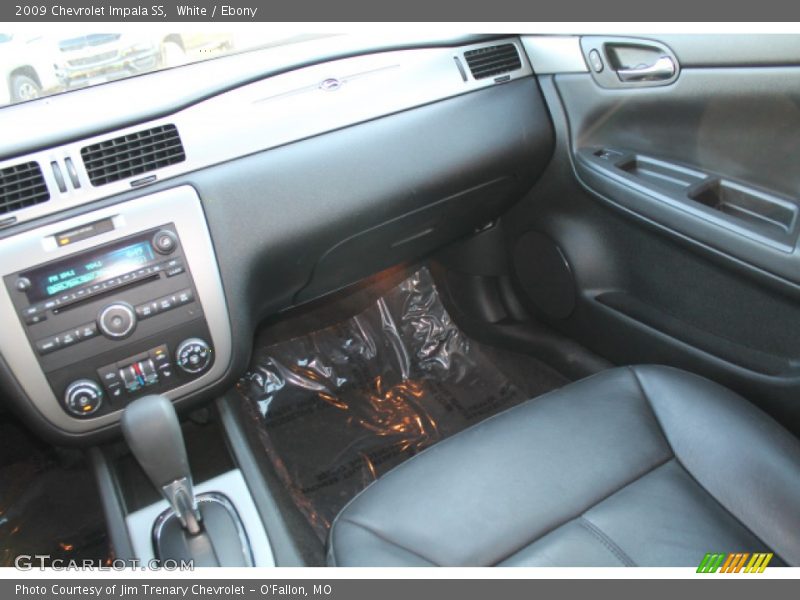White / Ebony 2009 Chevrolet Impala SS