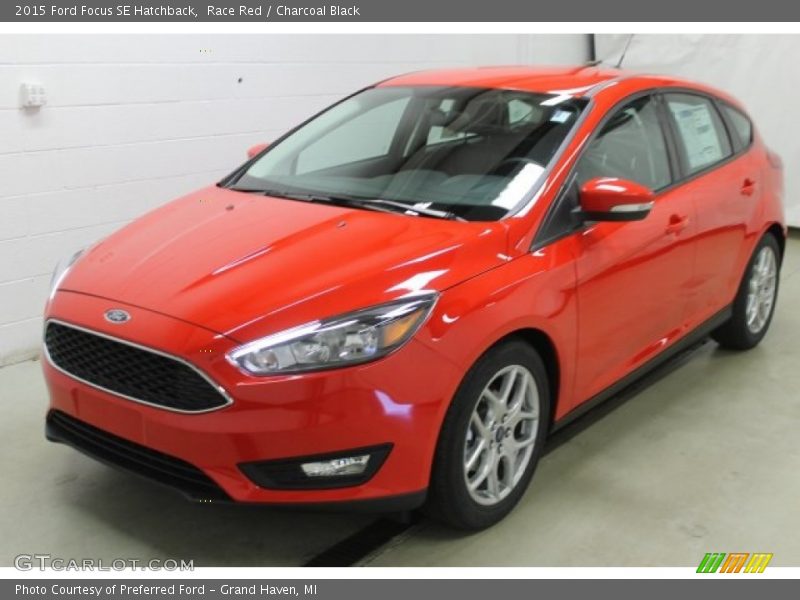 Race Red / Charcoal Black 2015 Ford Focus SE Hatchback