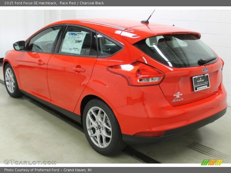 Race Red / Charcoal Black 2015 Ford Focus SE Hatchback