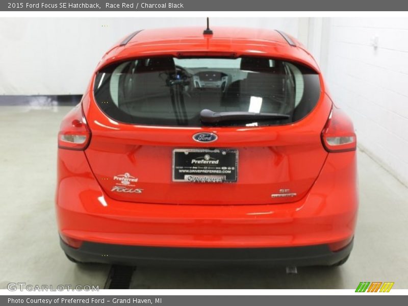 Race Red / Charcoal Black 2015 Ford Focus SE Hatchback