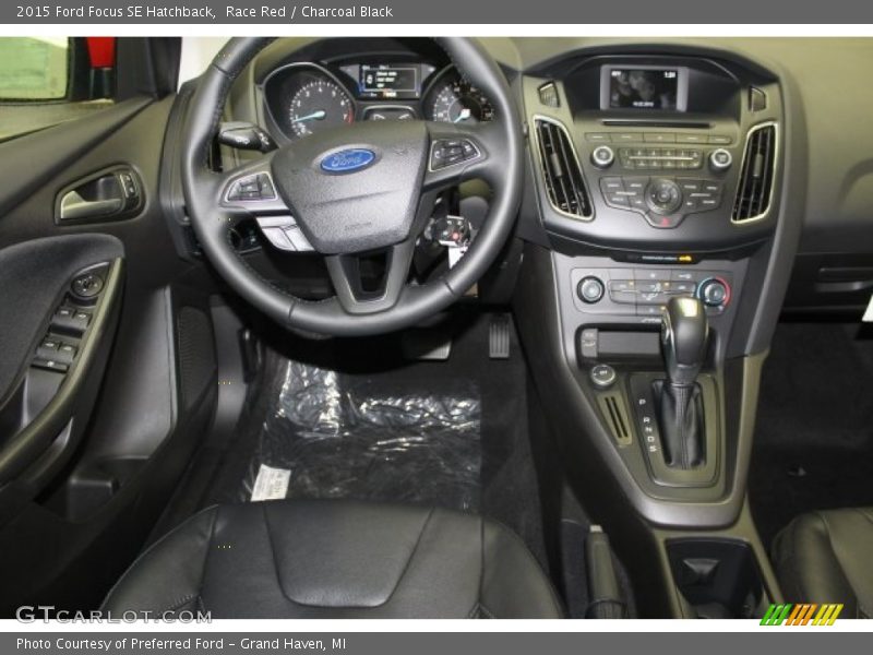 Race Red / Charcoal Black 2015 Ford Focus SE Hatchback
