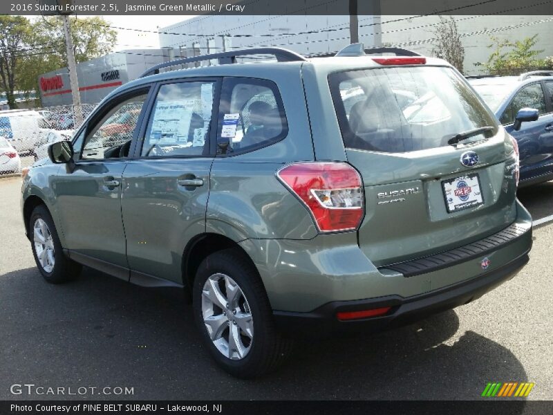 Jasmine Green Metallic / Gray 2016 Subaru Forester 2.5i