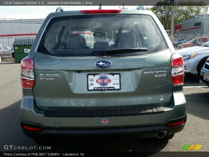 Jasmine Green Metallic / Gray 2016 Subaru Forester 2.5i