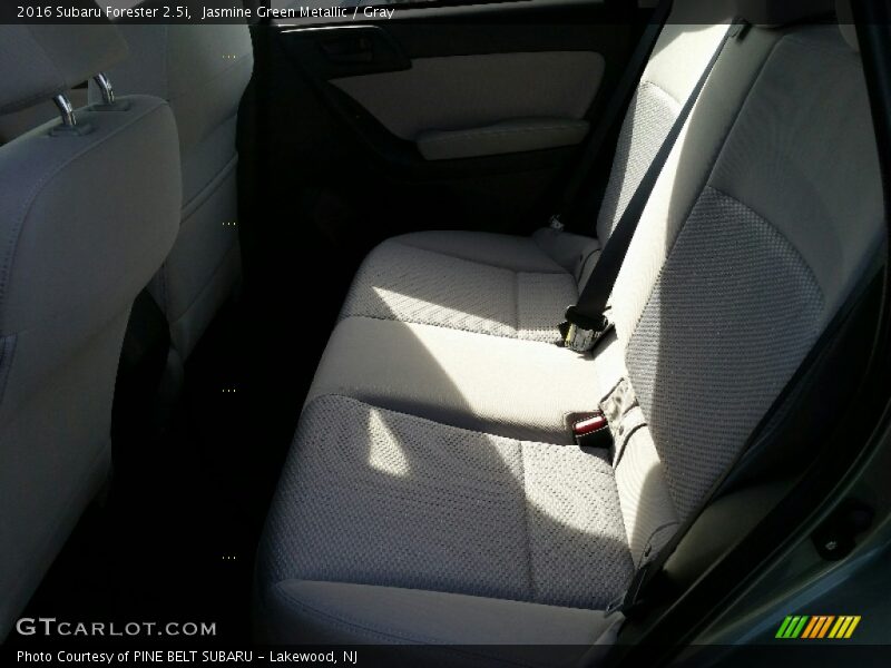 Jasmine Green Metallic / Gray 2016 Subaru Forester 2.5i