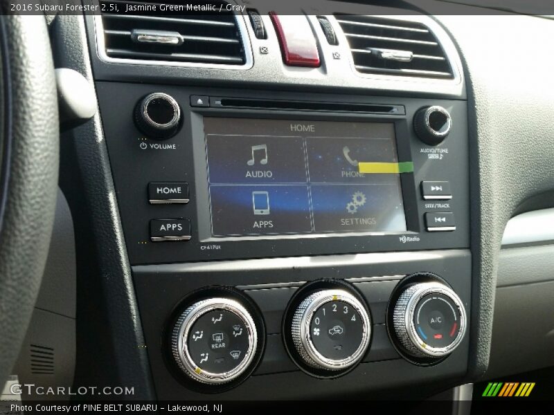 Jasmine Green Metallic / Gray 2016 Subaru Forester 2.5i