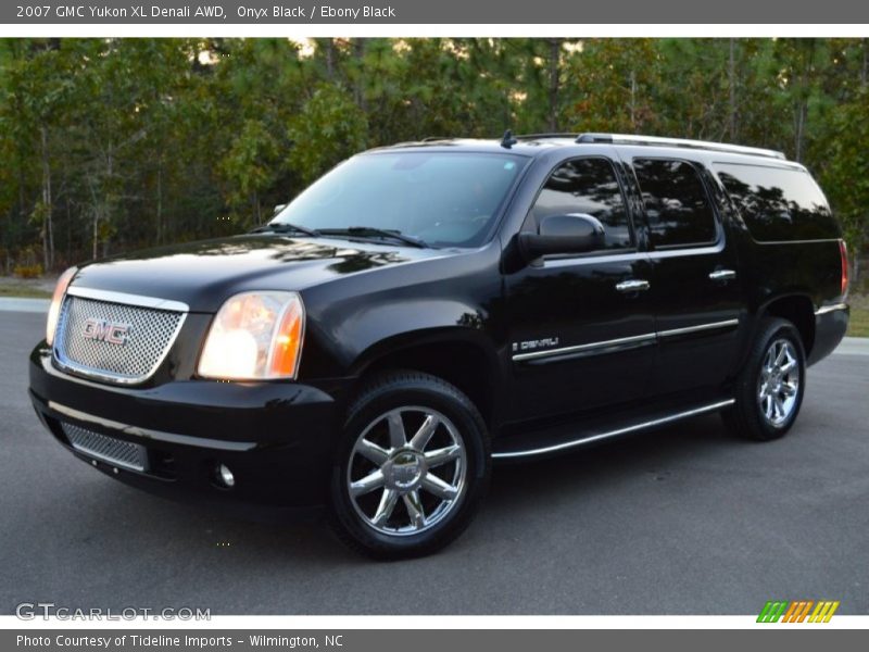 Front 3/4 View of 2007 Yukon XL Denali AWD