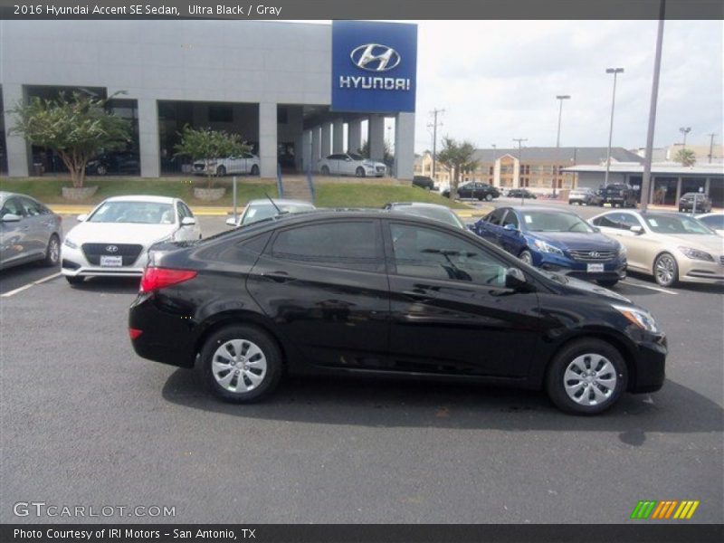 Ultra Black / Gray 2016 Hyundai Accent SE Sedan