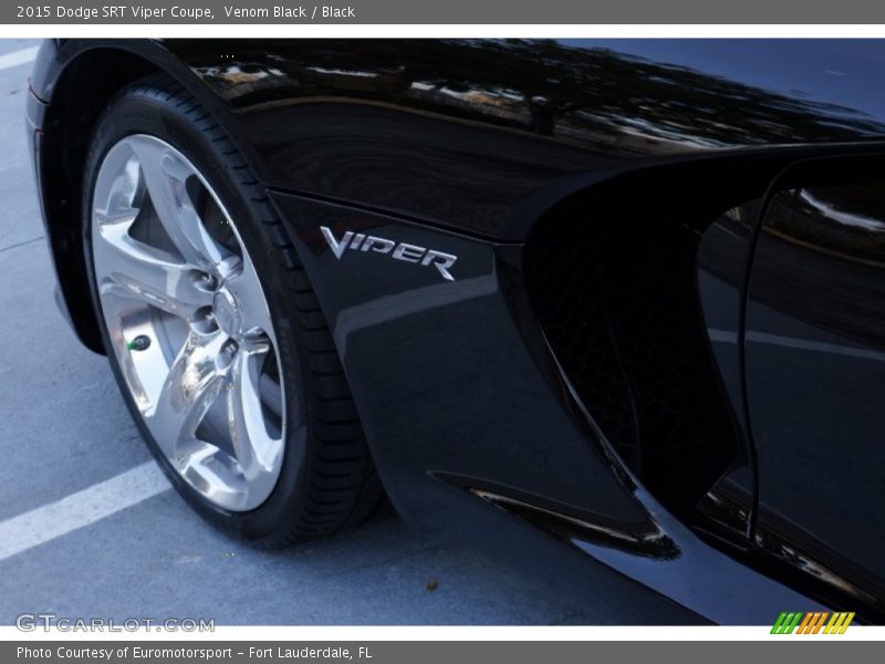  2015 SRT Viper Coupe Logo
