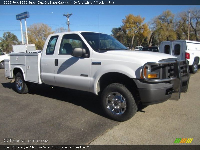Oxford White / Medium Flint 2005 Ford F250 Super Duty XL SuperCab 4x4