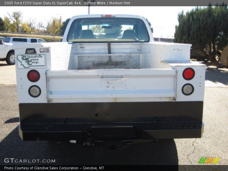 Oxford White / Medium Flint 2005 Ford F250 Super Duty XL SuperCab 4x4