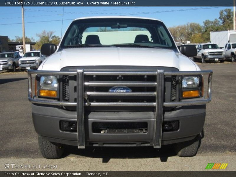 Oxford White / Medium Flint 2005 Ford F250 Super Duty XL SuperCab 4x4