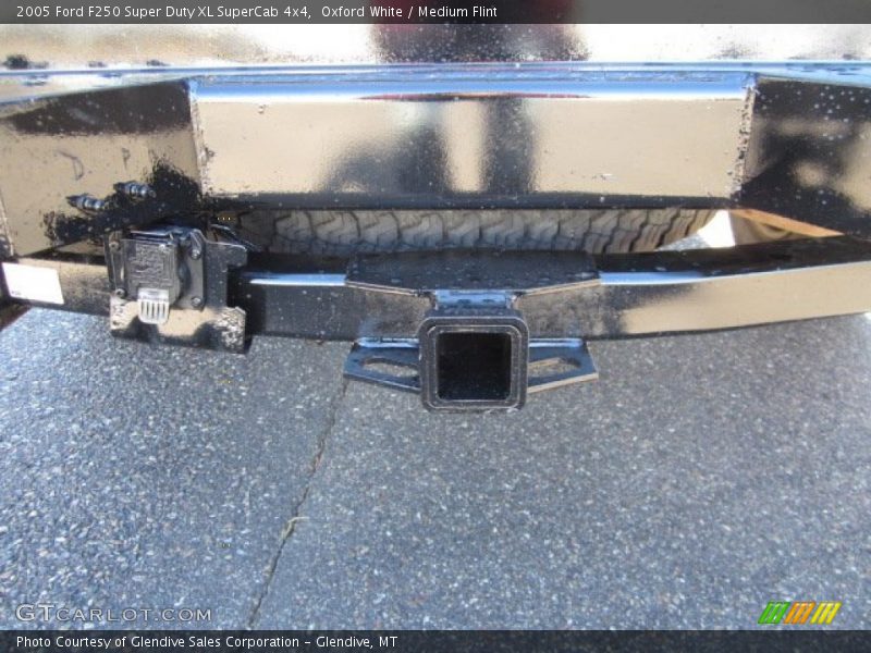 Oxford White / Medium Flint 2005 Ford F250 Super Duty XL SuperCab 4x4