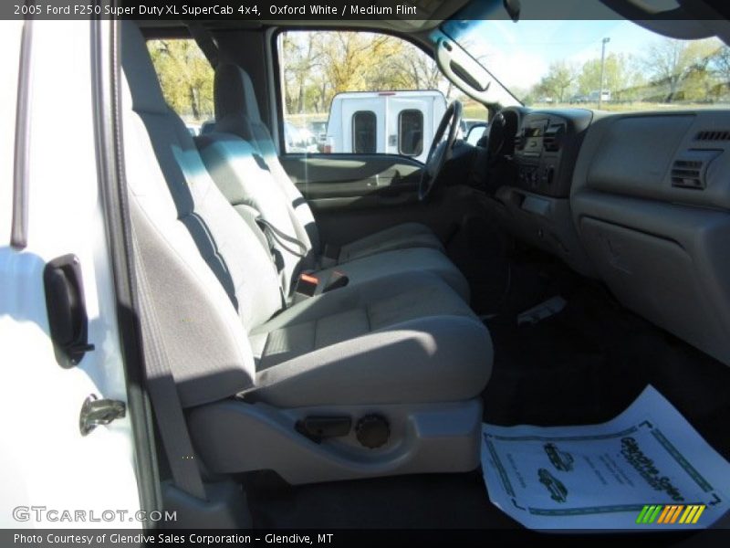 Oxford White / Medium Flint 2005 Ford F250 Super Duty XL SuperCab 4x4