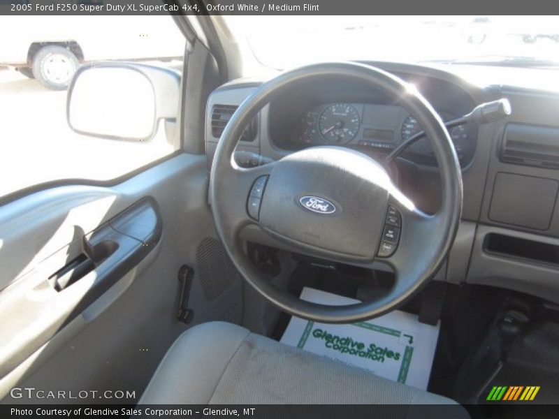 Oxford White / Medium Flint 2005 Ford F250 Super Duty XL SuperCab 4x4