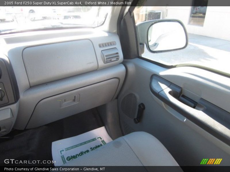 Oxford White / Medium Flint 2005 Ford F250 Super Duty XL SuperCab 4x4