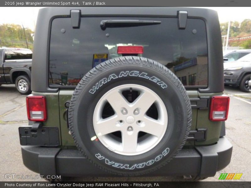 Tank / Black 2016 Jeep Wrangler Unlimited Sport 4x4
