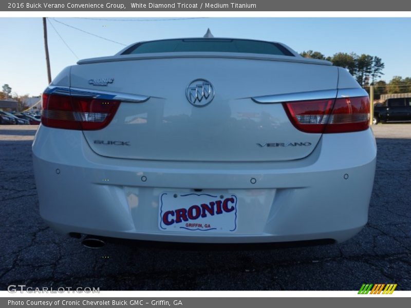 White Diamond Tricoat / Medium Titanium 2016 Buick Verano Convenience Group