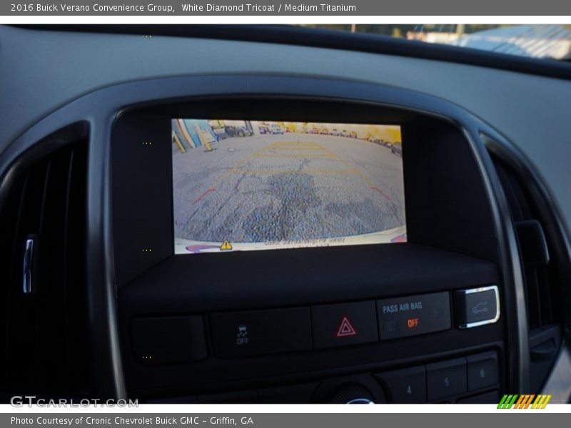 White Diamond Tricoat / Medium Titanium 2016 Buick Verano Convenience Group