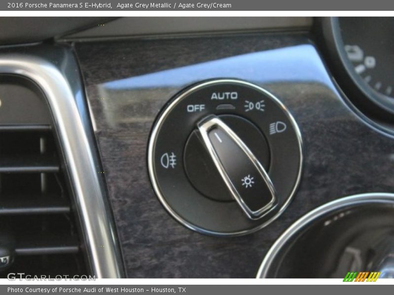 Controls of 2016 Panamera S E-Hybrid