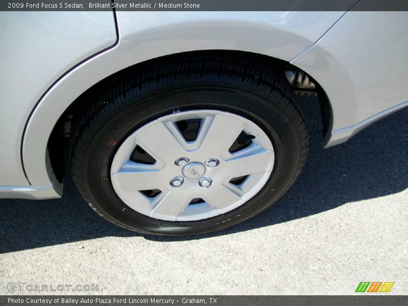 Brilliant Silver Metallic / Medium Stone 2009 Ford Focus S Sedan