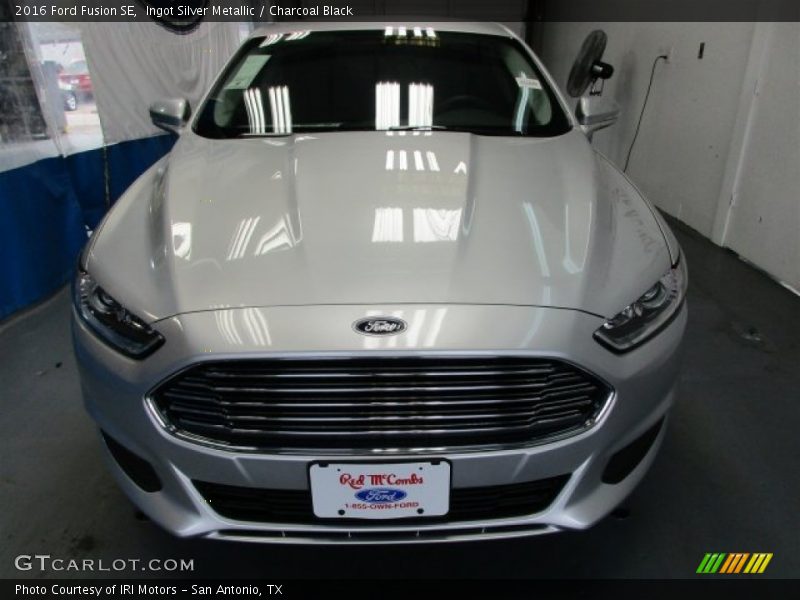 Ingot Silver Metallic / Charcoal Black 2016 Ford Fusion SE