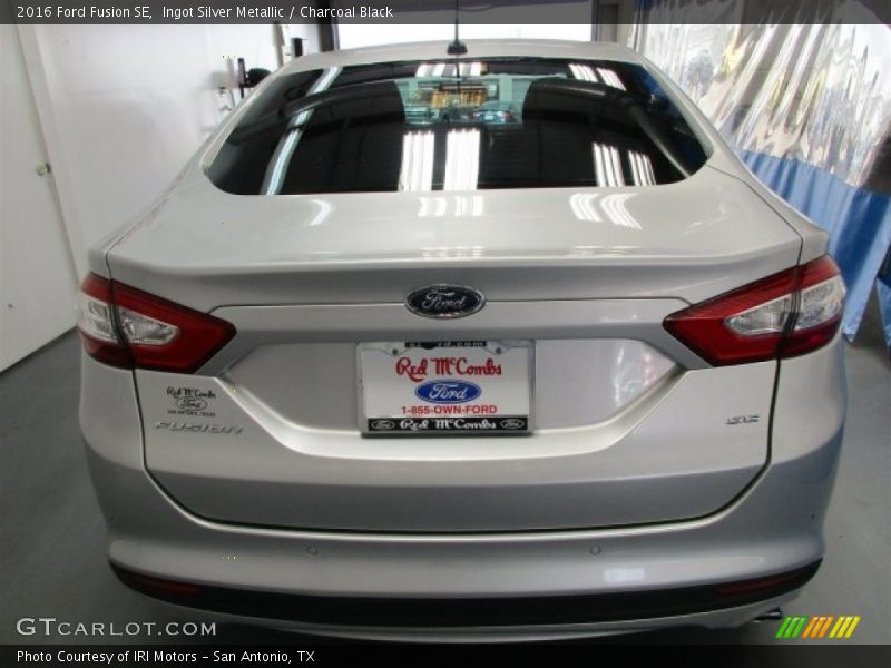 Ingot Silver Metallic / Charcoal Black 2016 Ford Fusion SE